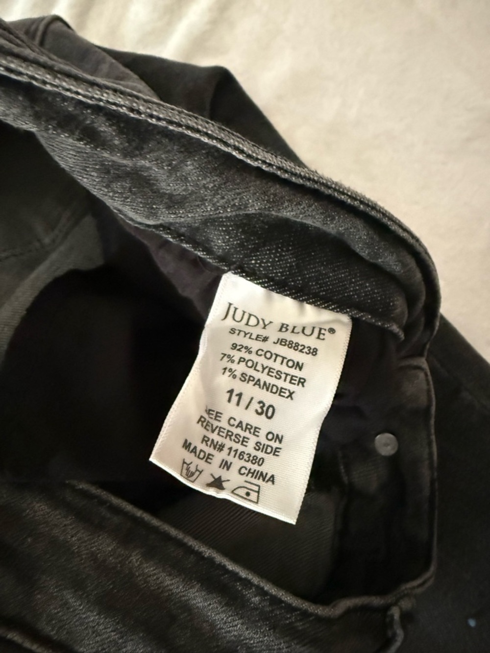 Judy Blue Skinny Fit Grey Stretch Distressed Capris 11/30 size 11 - Picture 7 of 9